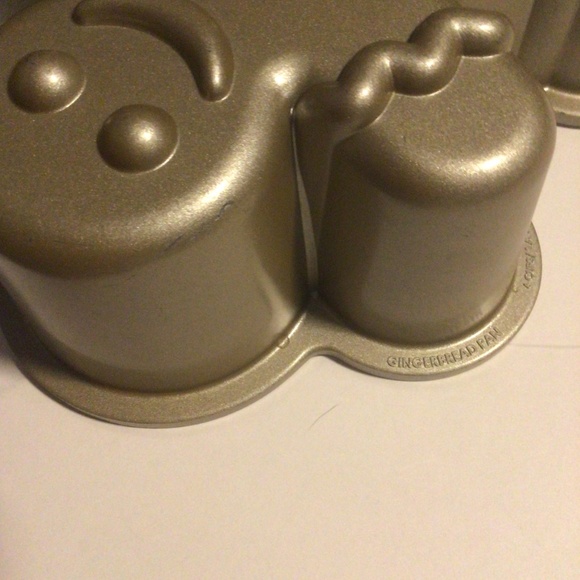 Nordic Ware Cast Aluminum 6 Cup Gingerbread Cake Pan - Picture 5 of 6